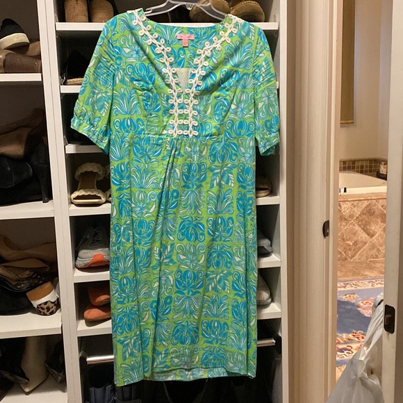 Lily Pulitzer summer dress size 12! Super comfortable and bright! - Picture 1 of 3